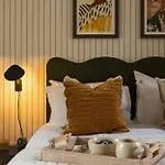Апартаменти Hotwells I Your *
